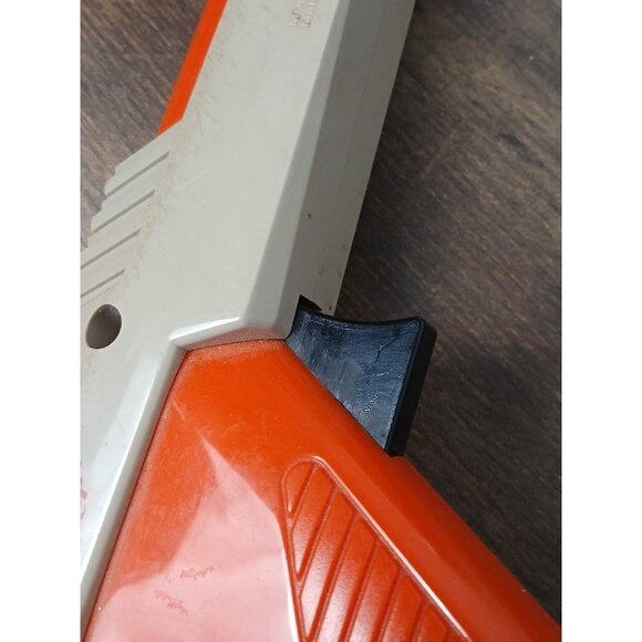 Nintendo NES Zapper Gun NES-005 Orange OEM - Tested & Working - Picture 6 of 7